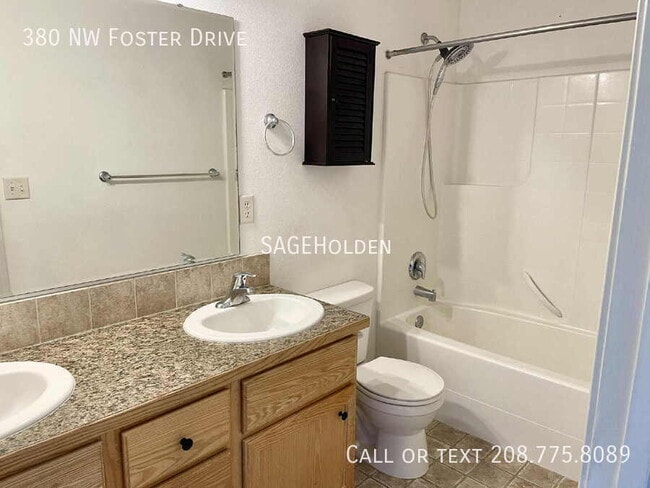 Building Photo - 380 NW Foster Dr