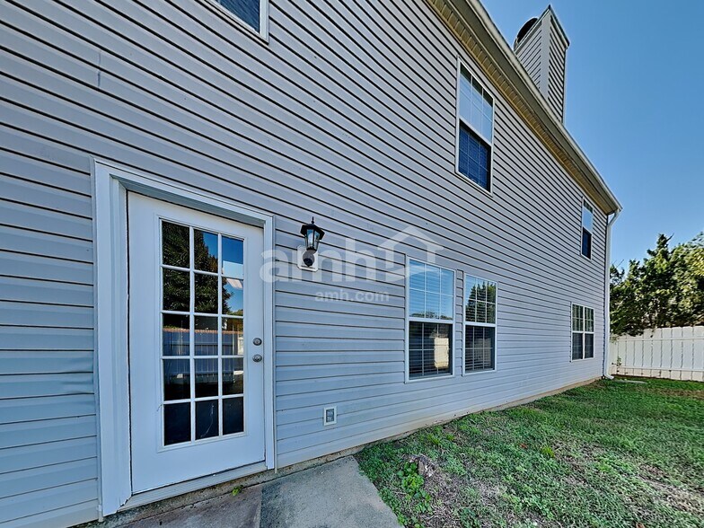 Building Photo - 144 Worcester Ln