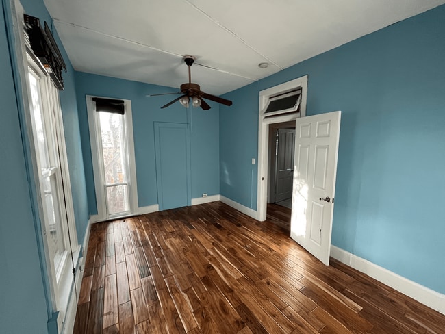 Building Photo - $1000 Move in Special - Beautiful 2 bed 1 bath in unit W/D, renovated kitchen, walkability!