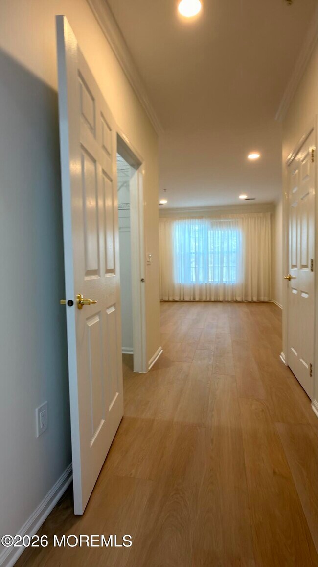 Building Photo - 674 St Andrews Pl