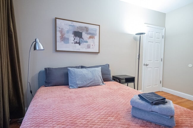 Building Photo - 230 W 113th St