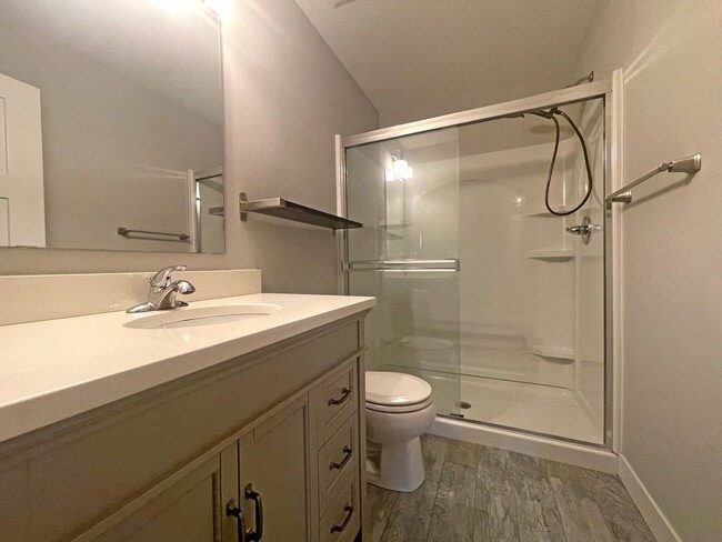 Building Photo - Spacious and Modern 4 Bedroom 3 Bath in Richfield is Pet Friendly!