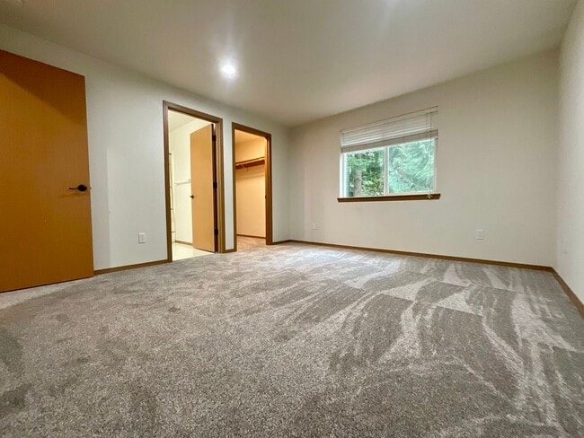 Building Photo - Beautiful 3 Bedroom, 2.5 Bath Home in Gated Clearwood Community!