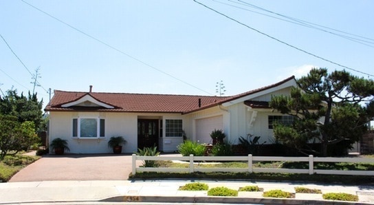Building Photo - Very Desirable Single Level Home In UTC Has Panoramic Canyon Views Of Mount Soledad