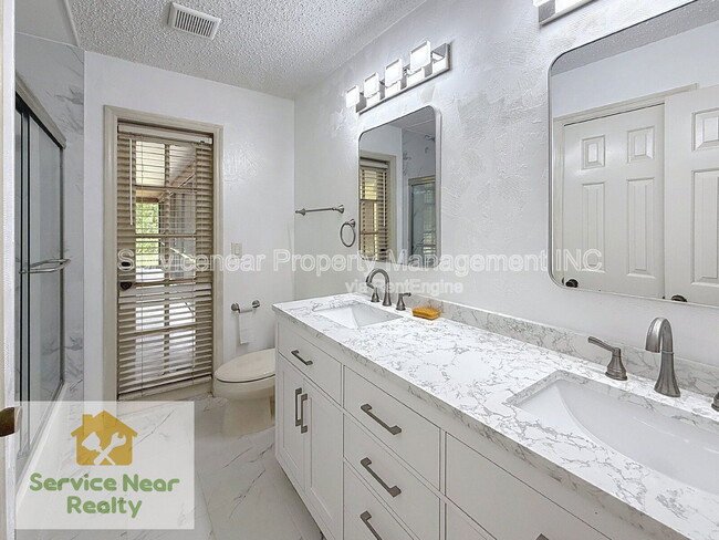 Building Photo - 3402 Country Woods Ct