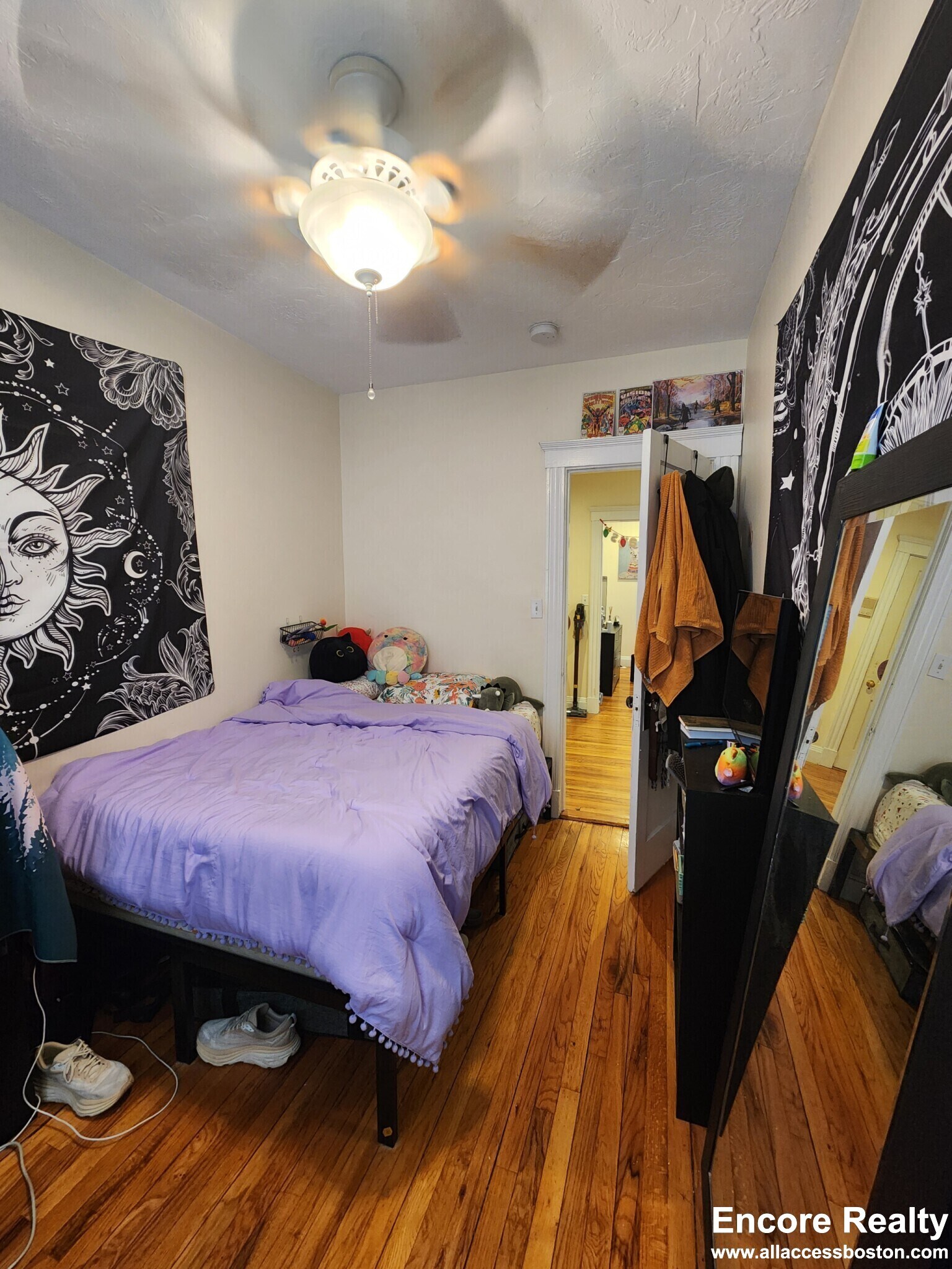 Building Photo - 200 Kelton St