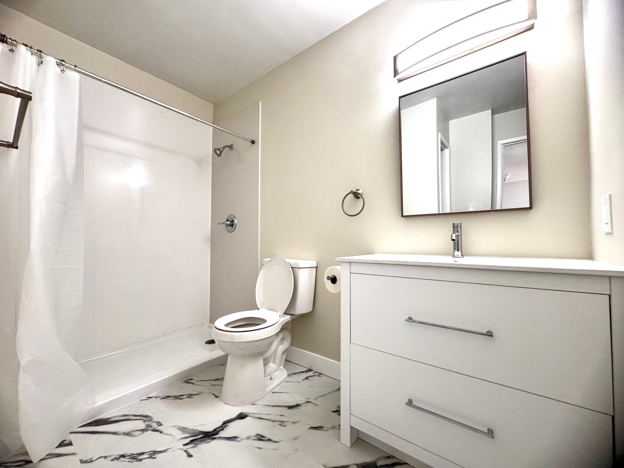 bathroom - 109 Piccadilly Pl