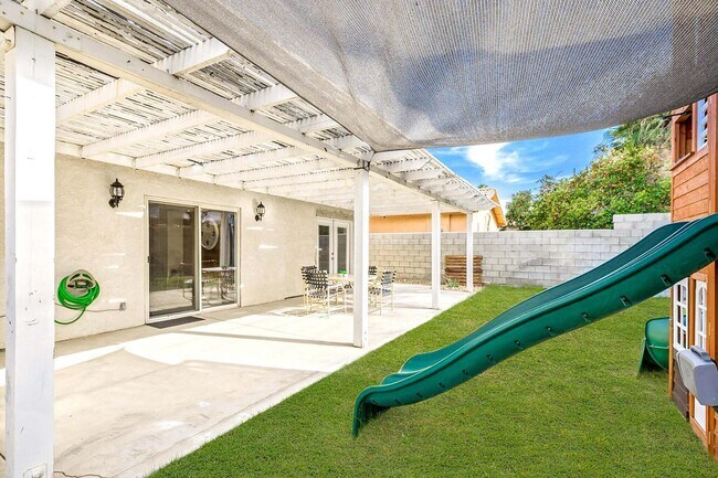 Building Photo - 51905 Avenida Velasco