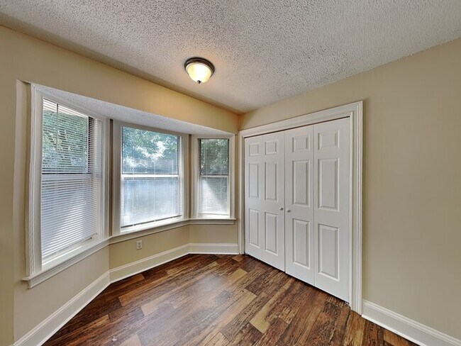 Building Photo - 3101 Park Creek Ct