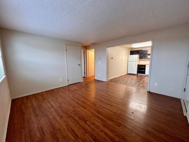Building Photo - $0 DEPOSIT OPTION. COZY 2-BEDROOM CONDO WITH NO CARPET, 2 PARKING SPACES, IN WESTMINSTER. WITH EA...