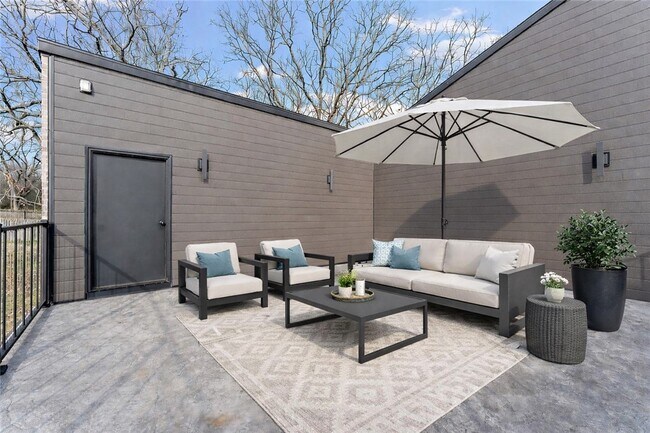 Building Photo - 491 S Happy Hollow Rd