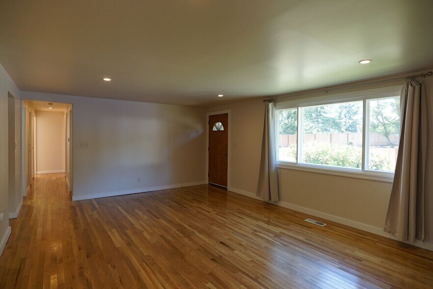 Building Photo - 1017 S 124th Pl