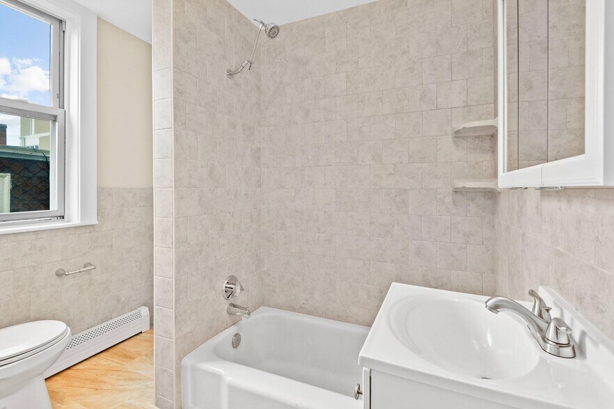 Building Photo - 58 Bennington St