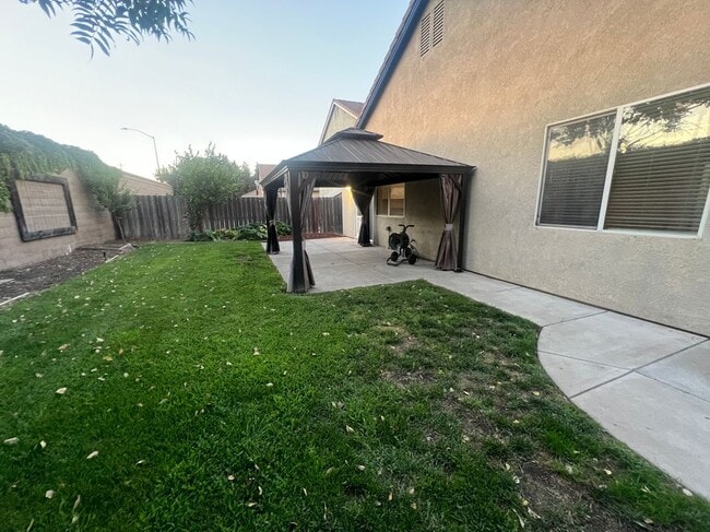 Building Photo - 1623 Bermuda Ln
