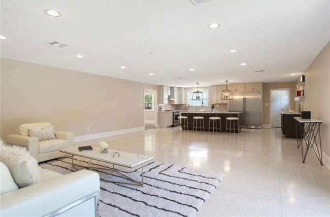 Building Photo - 1755 Oriole St