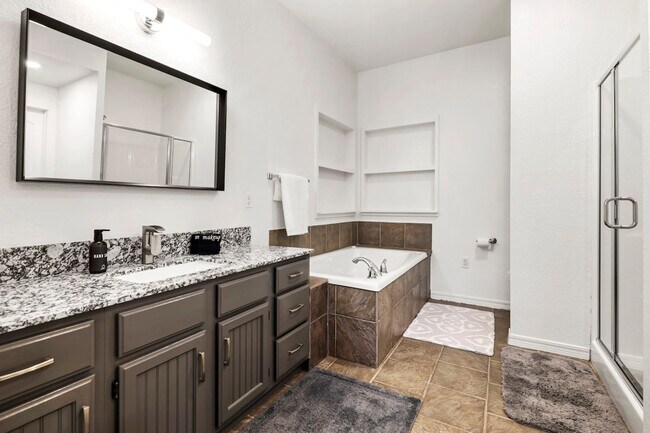 Building Photo - 211 Lakeshore Dr