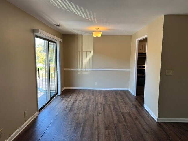 Building Photo - 5807 Brentwood Trace