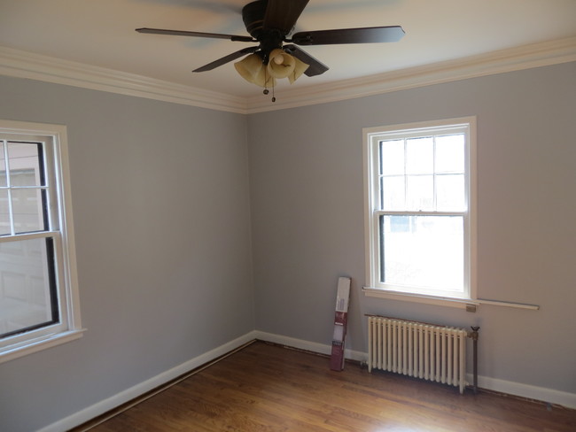 Front bedroom with nice streetside views - 1818 Pleasant St