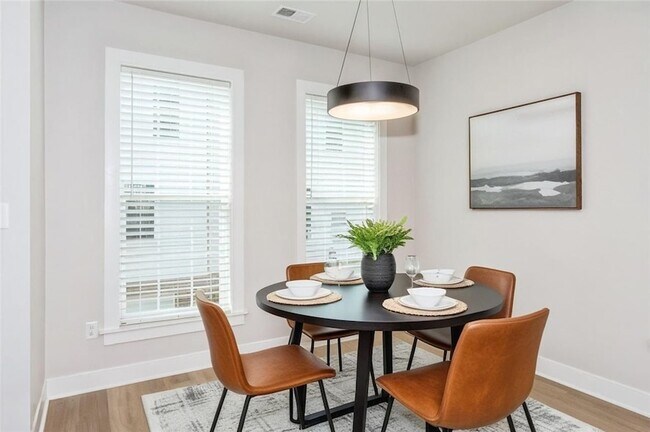 Building Photo - 701 Halcyon Ln