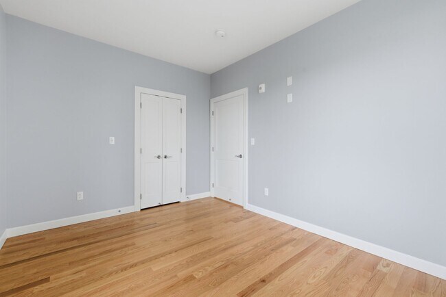 Building Photo - 19 Simon St