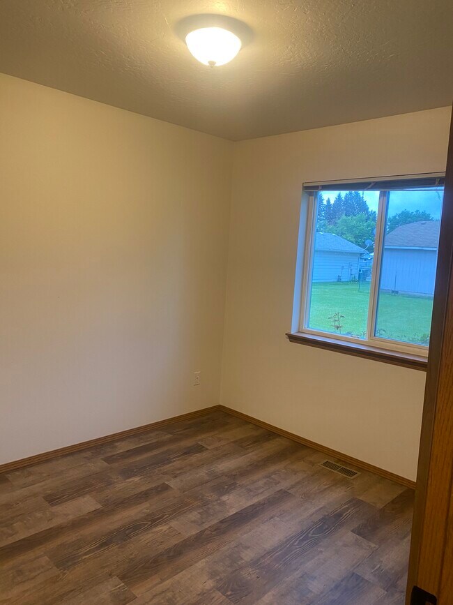 Bedroom - 80 E Ryan Dr