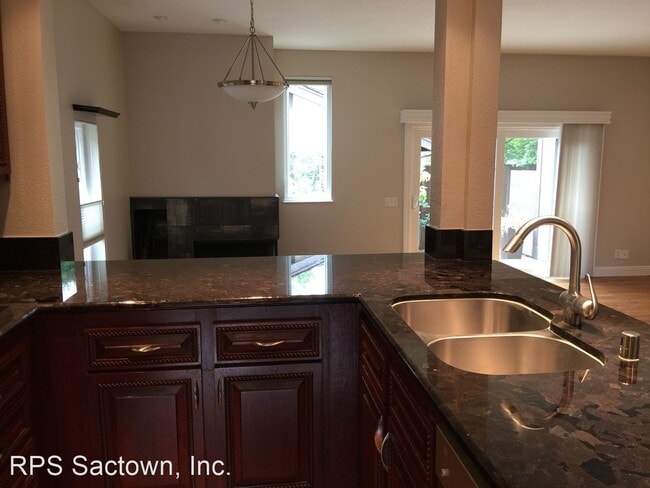 Building Photo - 2 br, 2.5 bath House - 2507 Exeter Square ...