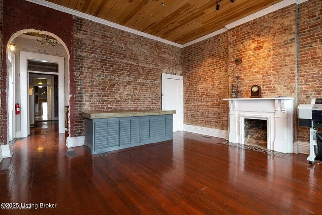 Building Photo - 902 E Jefferson St