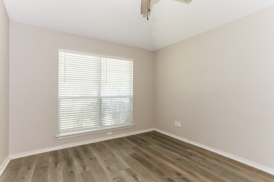 Building Photo - 1512 Fern Dr