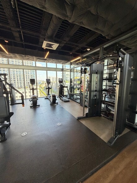 Building Photo - 237 NE 33rd St