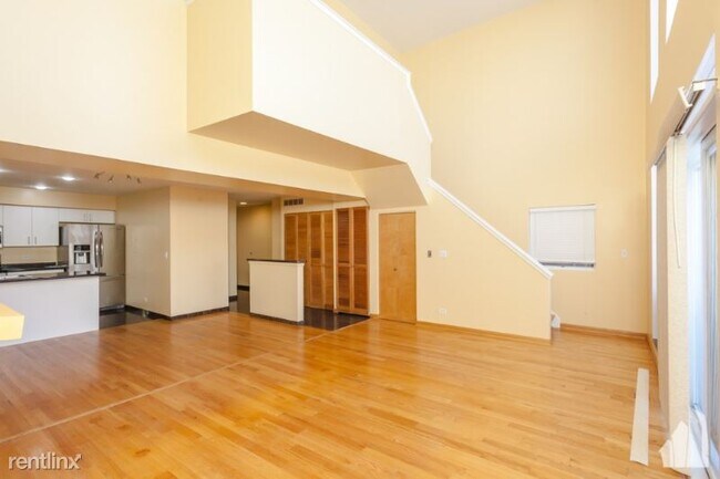 Building Photo - 8735 W Catherine Ave