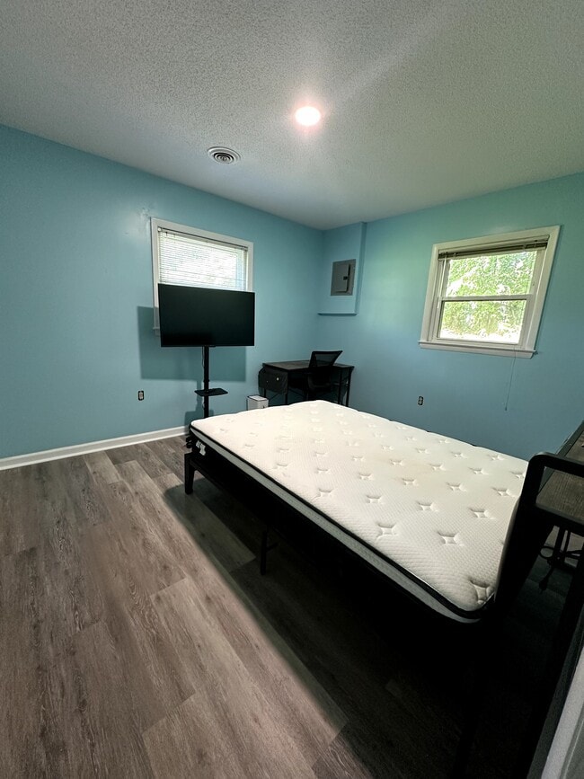 Building Photo - 4408 Leota Dr