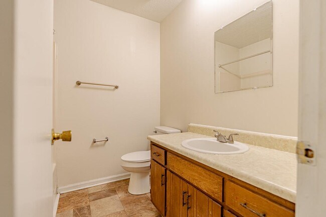 Building Photo - 1314 Farmingdale Dr