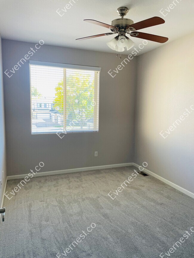 Building Photo - 3-Bed/2.5-Bath/