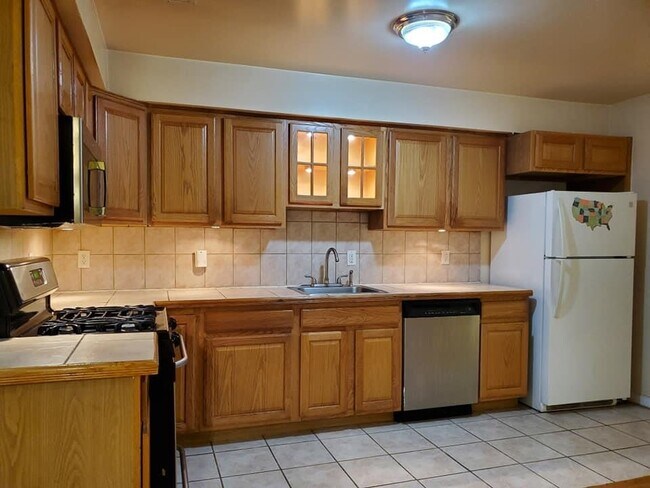 Building Photo - 27 Jewett Ave