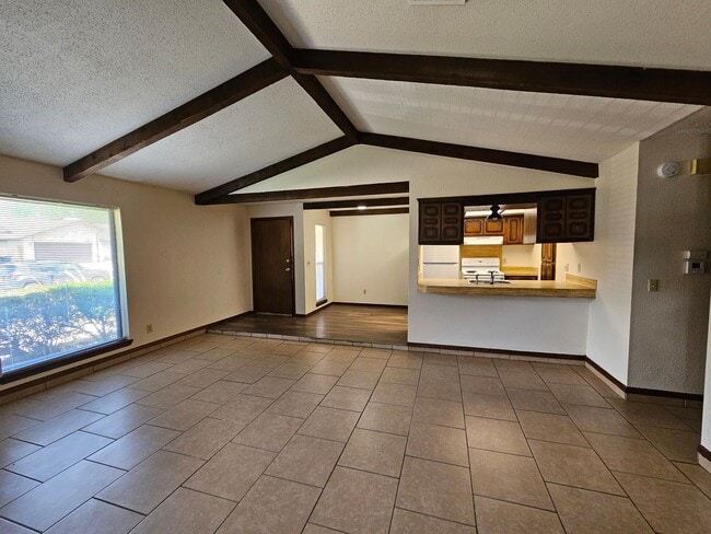 Building Photo - (2) Bed/(1) Bath Duplex in SE Norman Avail...