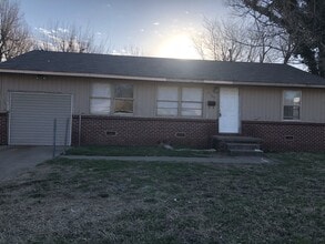 Building Photo - 4 bedroom home