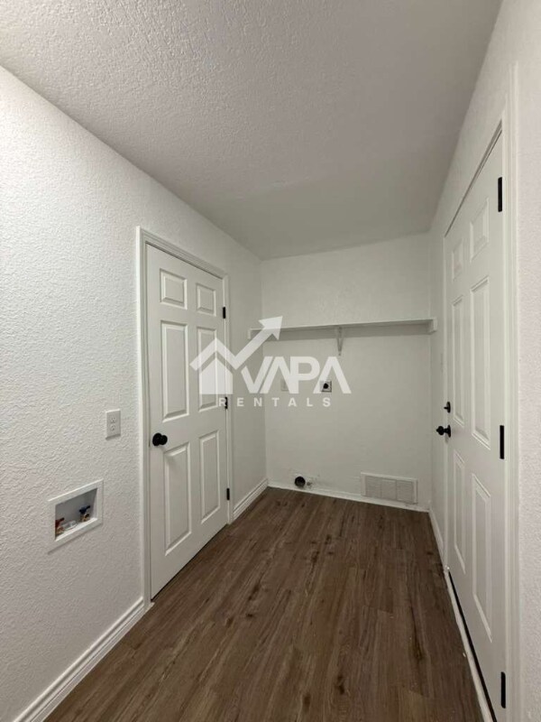 Building Photo - 4103 Family Tree Dr