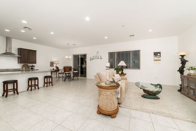 Building Photo - Beautiful home in Gated Dove Mountain Comm...