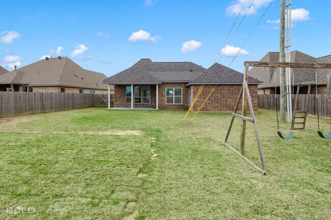 Building Photo - 3 Bedroom 2 Bath in Cypress Bend