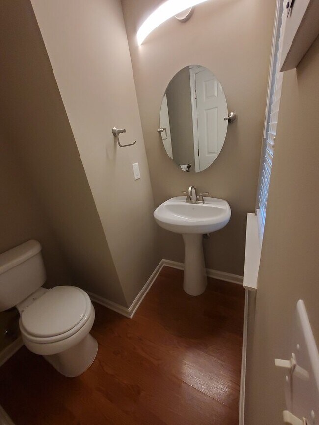 Building Photo - Remodeled 3BR/2.5BA in Nashboro Golf Club