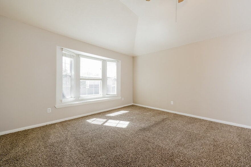 Building Photo - 25222 Barmby Dr