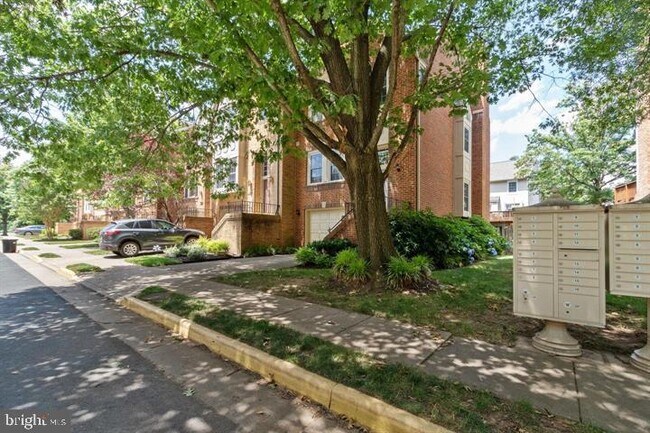 Building Photo - 3956 Valley Ridge Dr