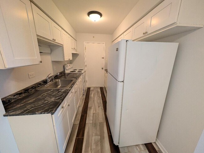 Building Photo - 17515 Sandalwood Dr