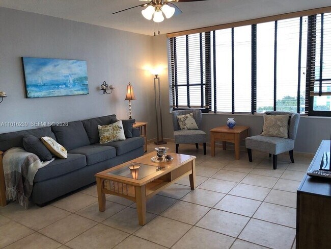 Building Photo - 3505 S Ocean Dr