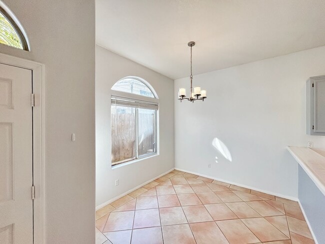 Building Photo - Beautiful 3BD/2.5BA W/ Attached Garage and In-Unit Laundry in Pacific Beach!