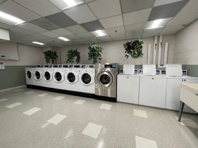 Building Photo - 2 Hawthorne Pl