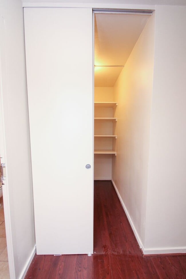 Building Photo - Luxury 1 Bedroom with Balcony, Pool & City Views – Hopkinson House