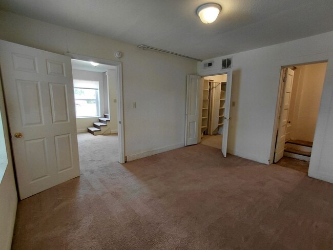 Building Photo - Home in Rolla
