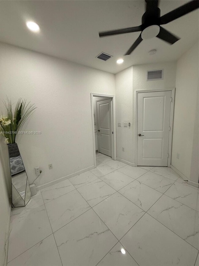 Building Photo - 21432 NE 2nd Path