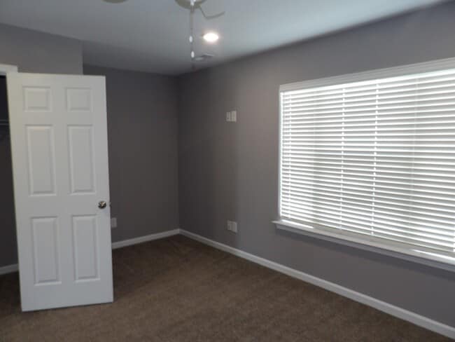 Building Photo - 4134 Horseshoe Rd N